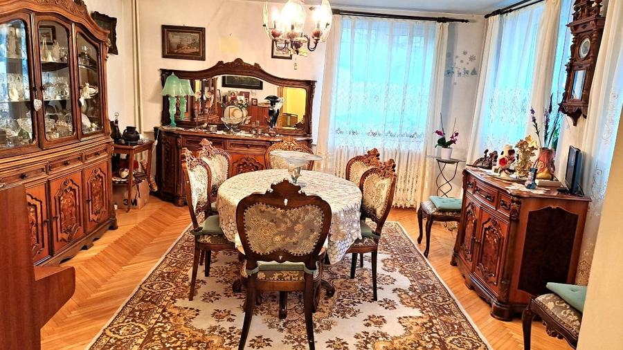 Casă individuală cu 5 camere cu Canalizare în Central