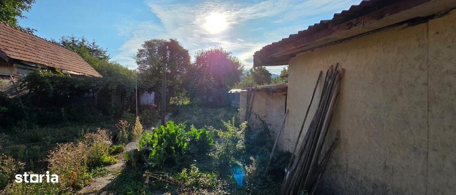 Casă cu 3 camere cu Teren 900 Mp în Central