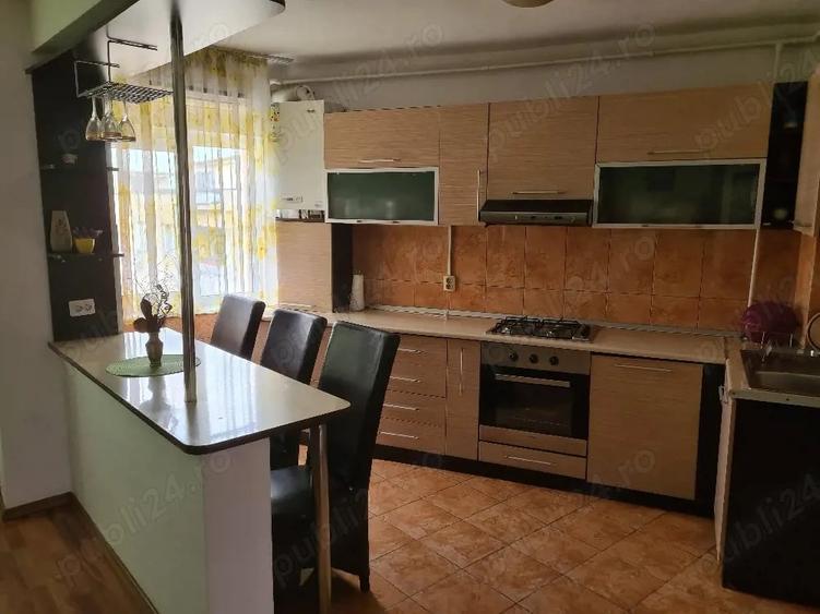 Apartament cu 4 camere decomandat în Central