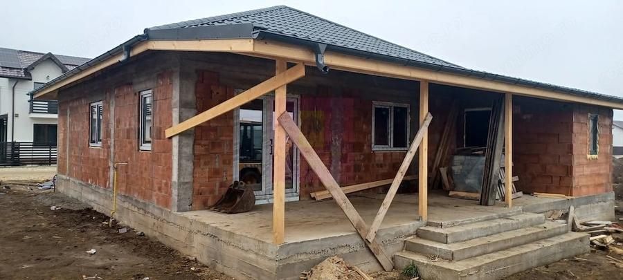 Casă cu 4 camere cu Teren 478 Mp în Săbăreni