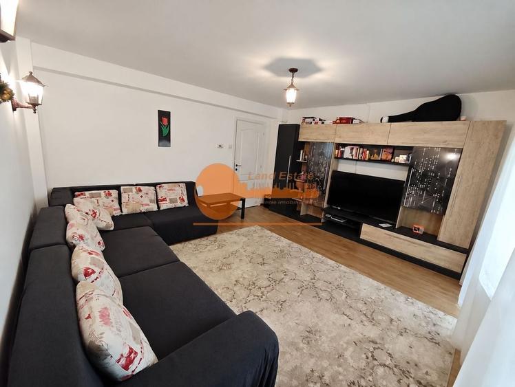 Apartament cu 3 camere decomandat, mobilat în Păcii