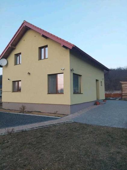 Casă cu 4 camere în Mohu