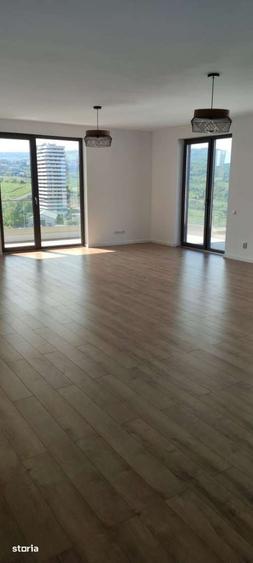 Apartament cu 4 camere în Zorilor