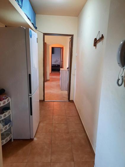 Apartament cu 3 camere semidecomandat în Dacia