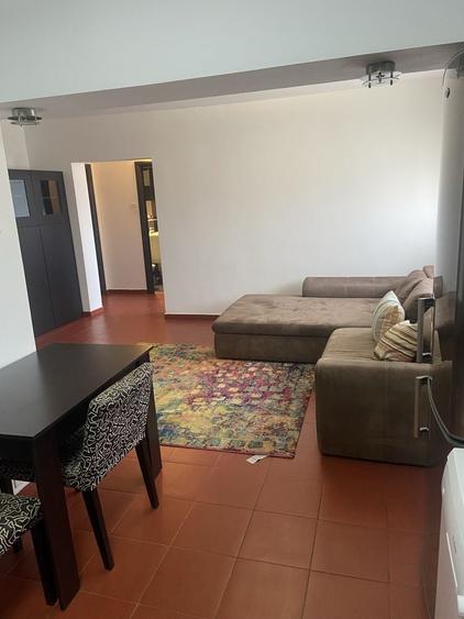 Apartament cu 3 camere semidecomandat în Titulescu