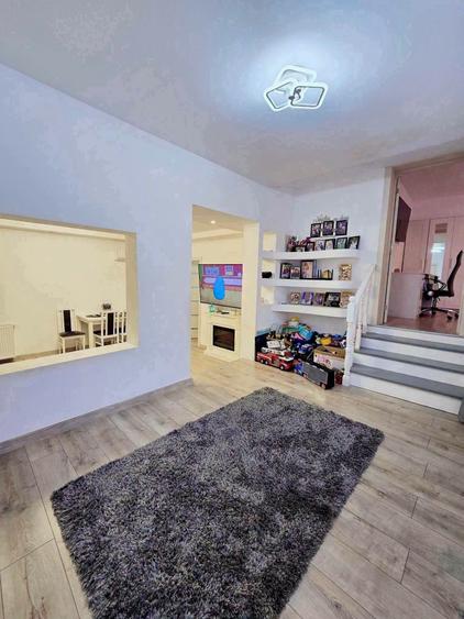Duplex cu 6 camere cu Canalizare în Dobroești
