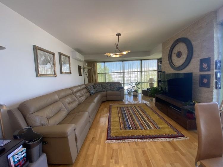 Apartament cu 4 camere decomandat, mobilat în Unirii