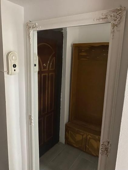 Apartament cu 3 camere decomandat în Exterior Vest