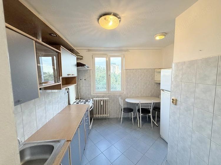 Apartament cu 3 camere decomandat în Drumul Taberei