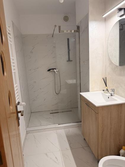 Apartament cu 3 camere semidecomandat, mobilat în Iancului