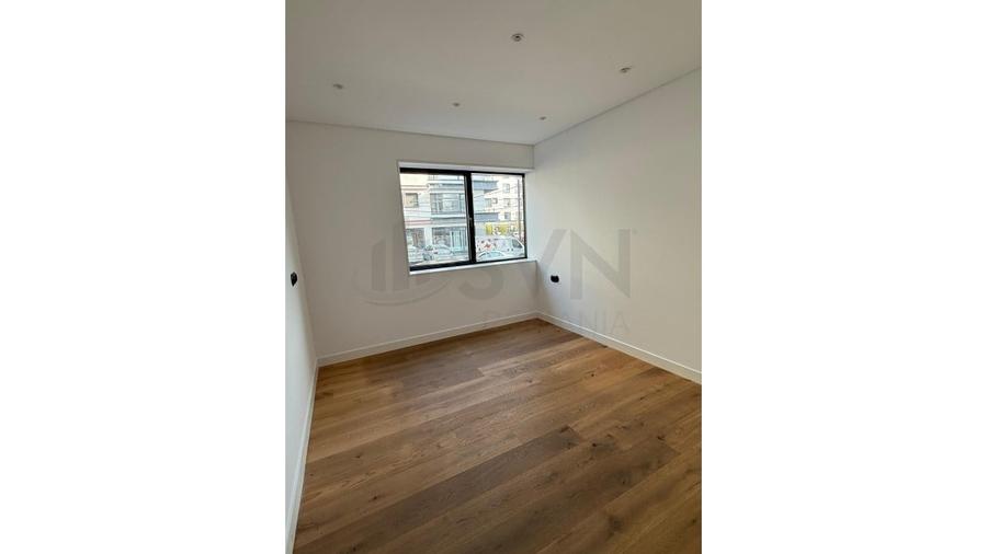 Apartament cu 3 camere semidecomandat în Floreasca