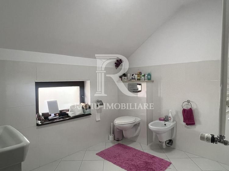 Casă individuală cu 5 camere cu Canalizare în Iosia