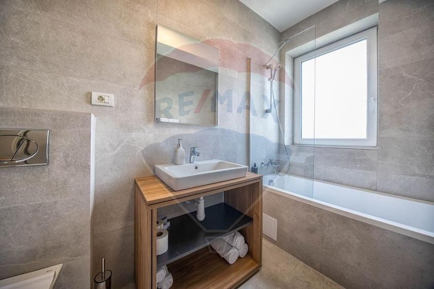 Apartament cu 3 camere decomandat, mobilat în Blumăna
