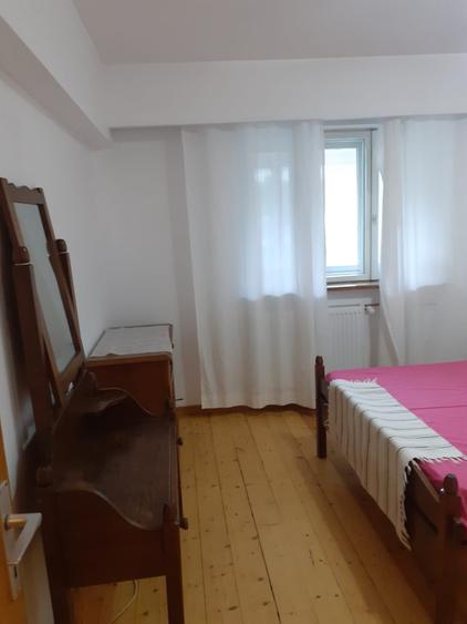 Apartament cu 3 camere decomandat, mobilat în Iancului