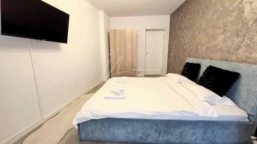 Apartament cu 3 camere semidecomandat, mobilat în Unirii