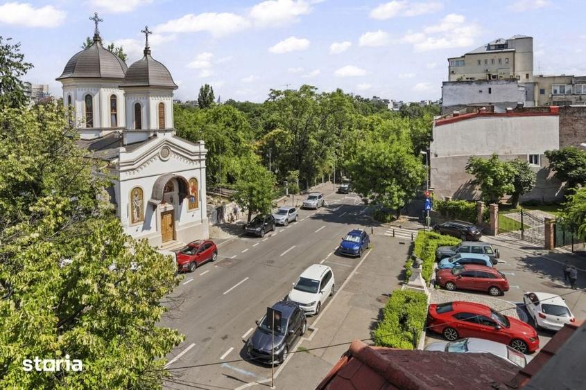 Casă cu 10 camere cu Teren 171 Mp în Cișmigiu