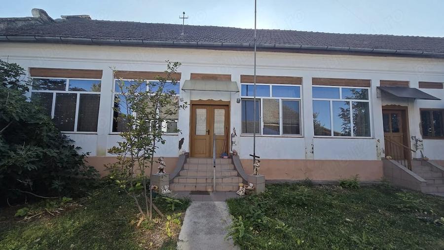 Casă cu 4 camere cu Teren 1500 Mp în Satchinez