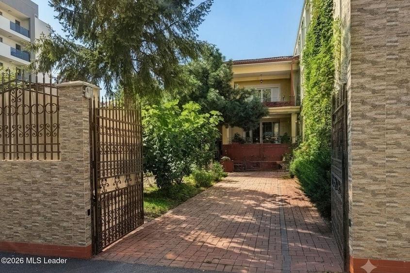Casă individuală cu 5 camere cu Canalizare în Doamna Ghica