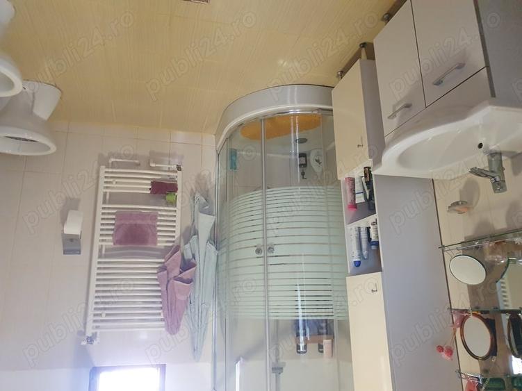 Casă cu 4 camere cu Teren 1250 Mp în Oltina