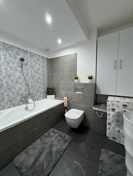 Apartament cu 3 camere decomandat, mobilat în Albert