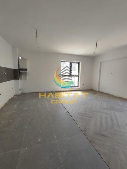 Apartament cu 3 camere semidecomandat în Berceni