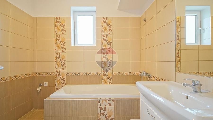 Apartament cu 4 camere decomandat, mobilat în Florilor