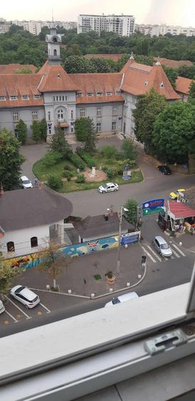 Apartament cu 2 camere decomandat în Berceni