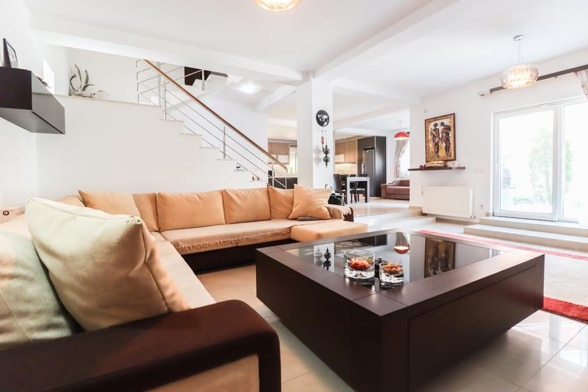 Duplex cu 4 camere cu Canalizare în 1 Decembrie