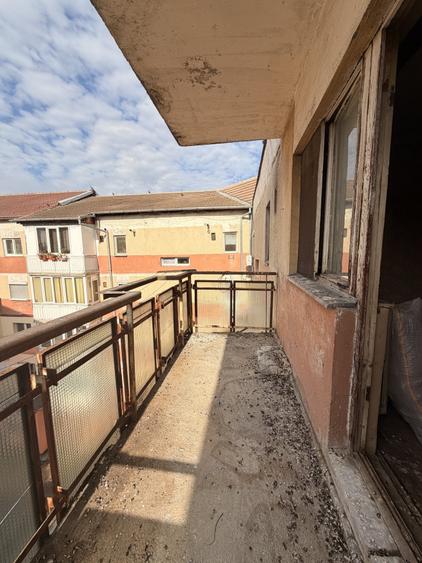 Apartament cu 3 camere decomandat în Soarelui