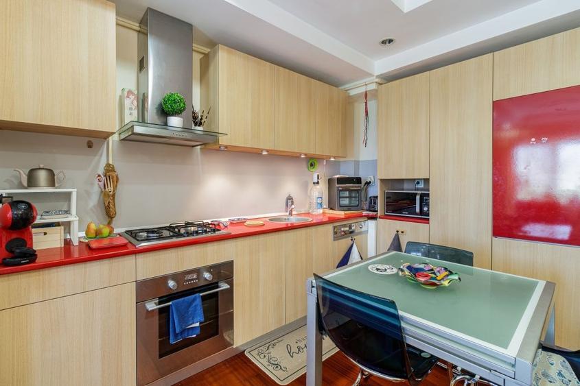 Apartament cu 3 camere semidecomandat, mobilat în Ștefăneștii de Jos