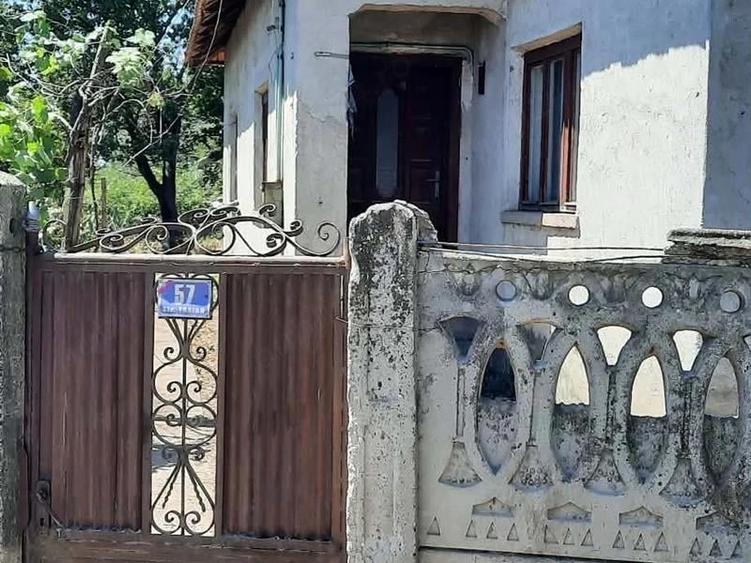 Casă individuală cu 3 camere cu Teren 2500 Mp în Moțăței
