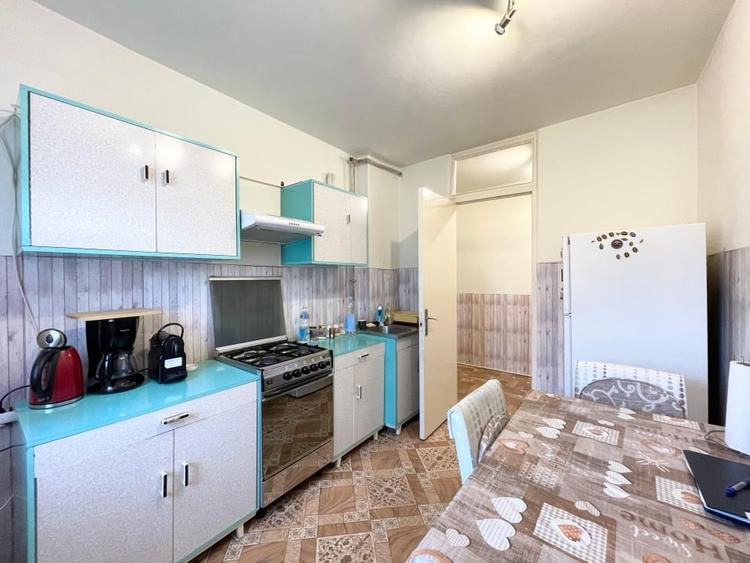 Apartament cu 3 camere semidecomandat, mobilat în Girocului