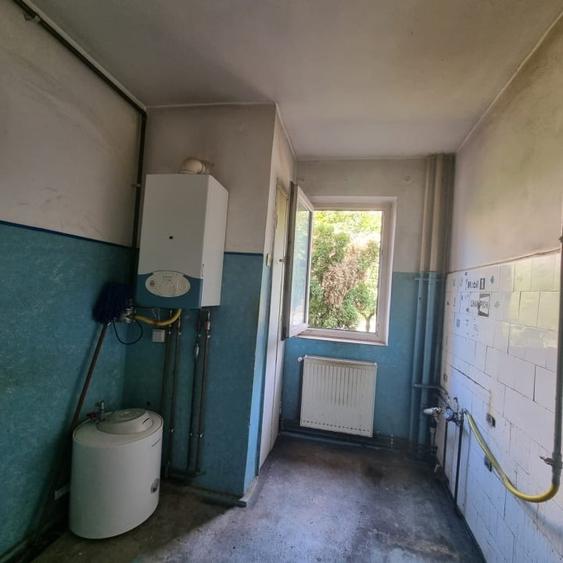 Apartament cu 3 camere semidecomandat în Florilor
