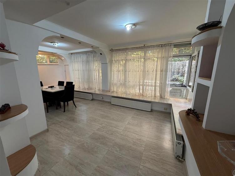 Apartament cu 3 camere decomandat, mobilat în Central