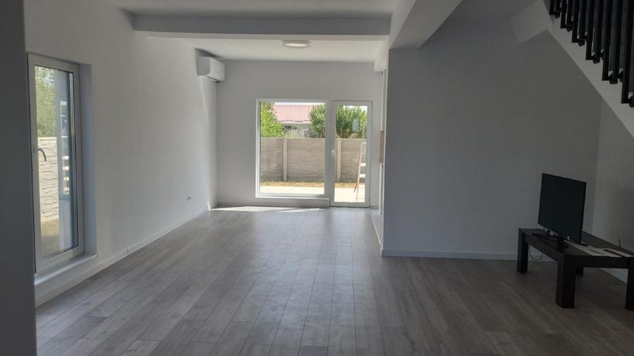 Duplex cu 4 camere cu Canalizare în Moșnița Veche