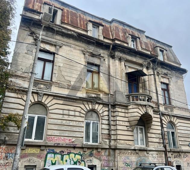 Casă individuală cu 14 camere cu Teren 286 Mp în P-ța Sfinții Voievozi