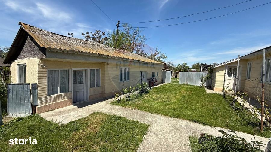 Casă cu 5 camere cu Teren 1300 Mp în Vulturu