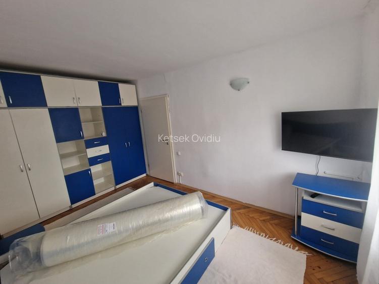 Proprietar inchiriez apartament cu 2 cmere Complex Studentesc Str Bucegi 4