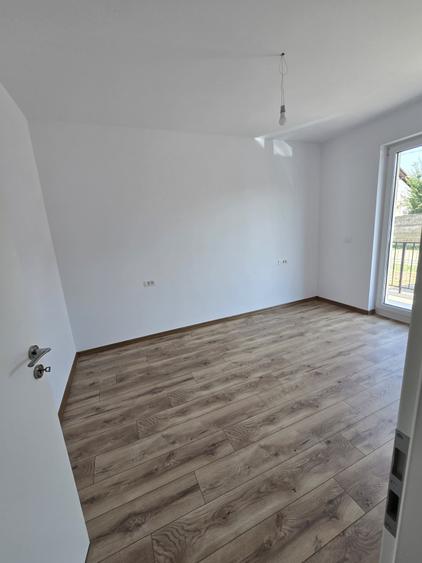 Apartament cu 3 camere decomandat în Giroc