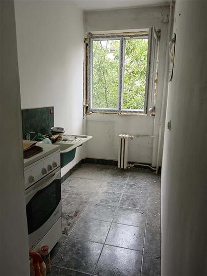 Apartament cu 3 camere semidecomandat în Calea Aradului