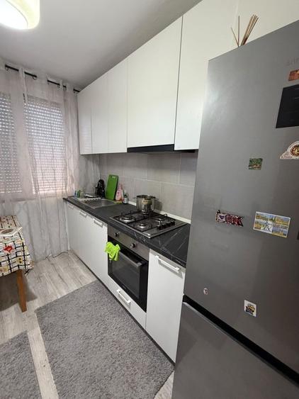 Apartament cu 3 camere decomandat în Rieni