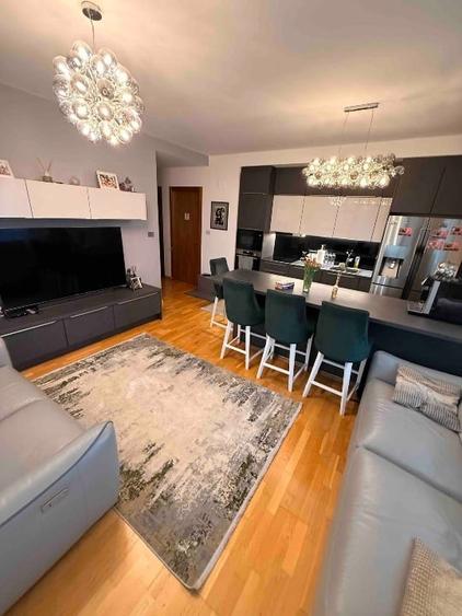 Apartament cu 4 camere decomandat, mobilat în Exterior Vest