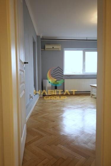 Apartament cu 3 camere semidecomandat, mobilat în Universitate
