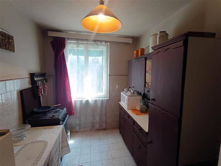 Apartament 3 camere etaj 2 in Moldova Noua - 3