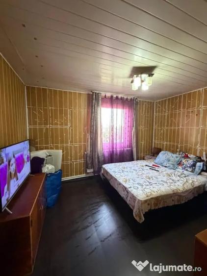 Casă cu 5 camere cu Teren 300 Mp în Bariera Vâlcii