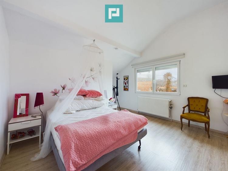 Casă individuală cu 6 camere cu Teren 1810 Mp în Moneasa