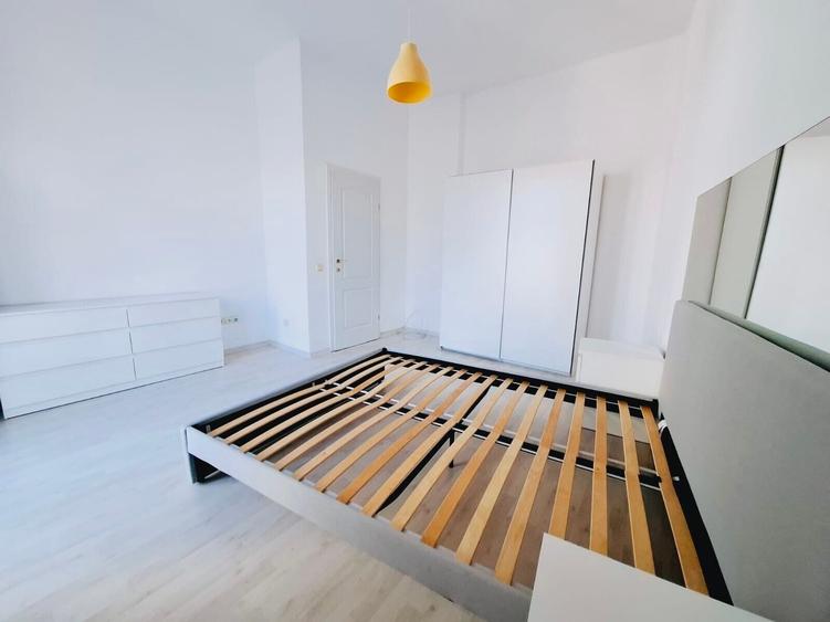 Apartament cu 3 camere decomandat, mobilat în Universitate