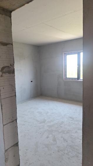 Casă cu 4 camere cu Teren 402 Mp în Ișalnița