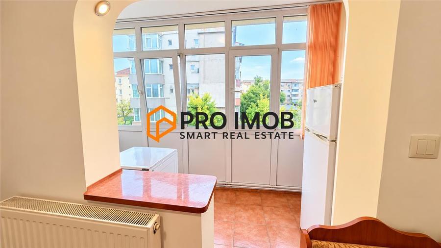 Apartament cu 3 camere decomandat în Micro 12