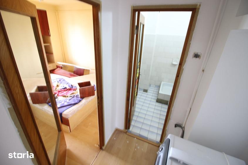 Apartament cu 4 camere decomandat în Micro 17